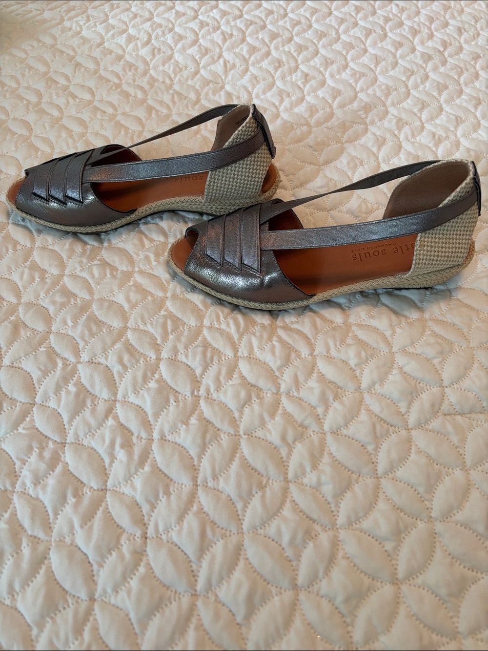Gentle Souls by Kenneth Cole Metallic Pewter Open-Toe Slingback Espadrilles 8M - Picture 2 of 6